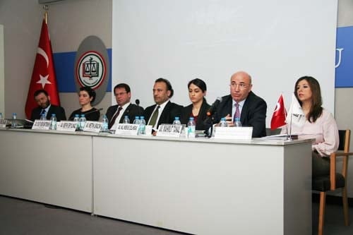 İstanbul Barosu Dış İlişkiler Merkezi Tarafından Düzenlenen
“Sınırlar Ve Sığınmacılar: Bir Suriye Örneği “ Konulu Toplantı Yapıldı - 68