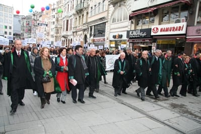 İstanbul Barosu Avukatları Ve Hukukçu Akademisyenler

Demokrasi, Hukuk Devleti Ve Özgürlükler İçin Yürüdü

 - 23