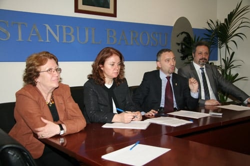 Kamu Avukatlarına Barodan Destek

 - 25