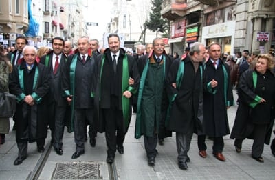 İstanbul Barosu Avukatları Ve Hukukçu Akademisyenler

Demokrasi, Hukuk Devleti Ve Özgürlükler İçin Yürüdü

 - 30