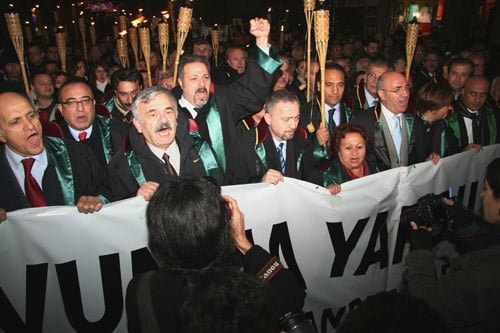 Avukata, Savunmaya Barolara Yapılan Saldırılar Düzenlenen Yürüyüşle Protesto Edildi

 - 6