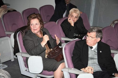 Kadın Haklarında Olumlu Ayrımcılık
Mutlaka Desteklenmelidir
 - 14