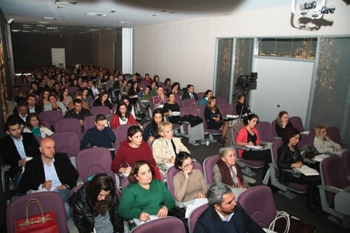 “Kadın Hakları Ve Aile İçi Şiddet” Konulu Sertifika Programı Devam Ediyor

 - 2