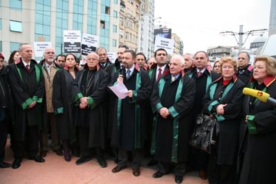 İstanbul Barosu Avukatları Ve Hukukçu Akademisyenler

Demokrasi, Hukuk Devleti Ve Özgürlükler İçin Yürüdü

 - 45