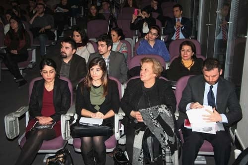 İstanbul Barosu Dış İlişkiler Merkezi Tarafından Düzenlenen
“Sınırlar Ve Sığınmacılar: Bir Suriye Örneği “ Konulu Toplantı Yapıldı - 17