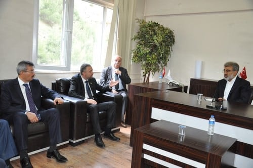 İstanbul Barosu Başkan Ve Yönetim Kurulu Üyeleri, Acıyı Paylaşmak, İncelemelerde Bulunmak İçin Soma’Daydı

 - 30