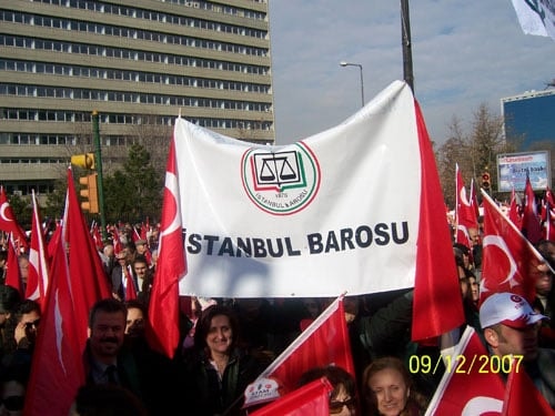 Yargıyı Siyasallaştırma Girişimine
Toplumsal Tepki 