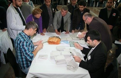 Ümit Kocasakal İstanbul Barosu Başkanlığına Yeniden Seçildi 

 - 306