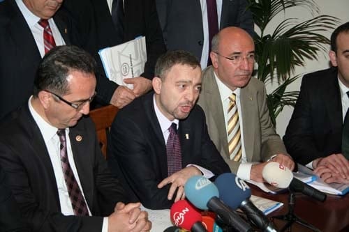 Milletvekillerinden Baroya Destek

 - 4