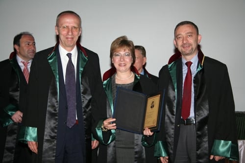 Mesleklerinde 25, 30, 35 Yılını Dolduran Toplam 693 Meslektaşımıza Plaket Verildi
 - 36