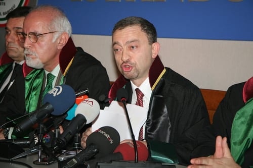 Baroya Karşı Hukuksuzlukların, Sindirme Ve Yıldırma Girişimlerinin Yoğunlaşması Üzerine İstanbul Barosu Yönetim Kurulu Olağanüstü Genel Kurul Kararı Aldı
 - 53