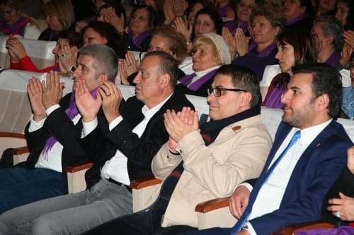 2015 Türkiye’Sinde Kadın
 - 52