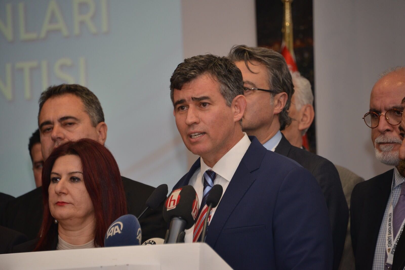 OHAL KHK’ları ve Devletin Güç Kullanma Yetkisini Sivillere Devreden 696 Sayılı OHAL KHK’sı Hakkında Olağanüstü Baro Başkanları Toplantısı Sonuç Bildirgesi - 2