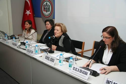 Kadına Şiddet Durmak Bilmiyor

 - 33