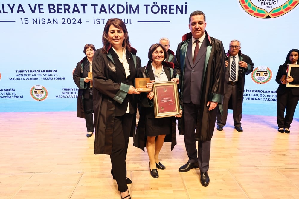 Meslekte 40, 50 ve 60 Yılını Dolduran Meslektaşlarımıza Plaket Verildi - 275