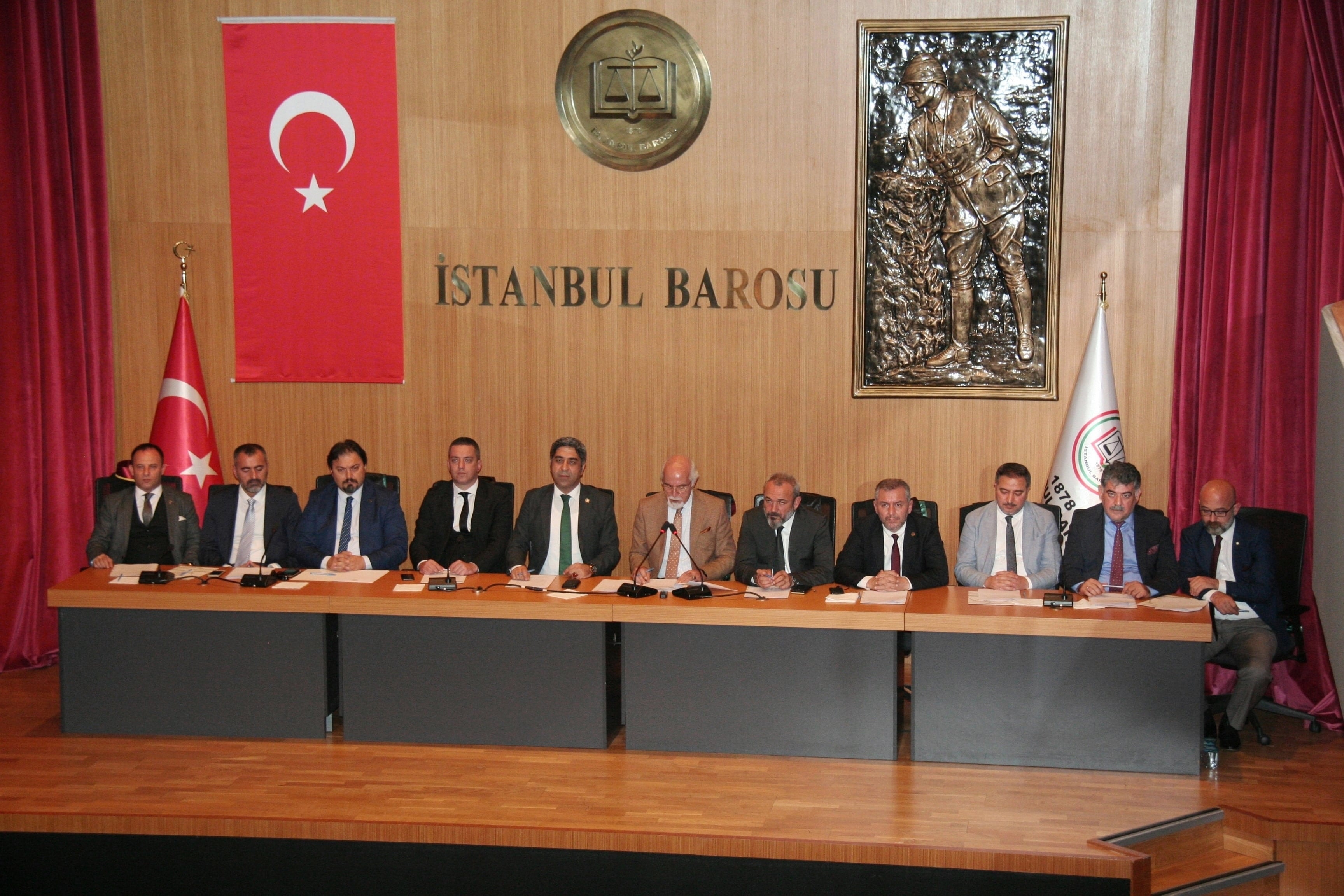 Ya Kanunu Derhal Uygulayın Ya Da İstifa Edin! - 1