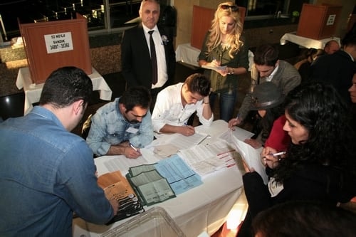 Ümit Kocasakal İstanbul Barosu Başkanlığına Yeniden Seçildi 

 - 318