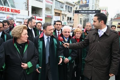 İstanbul Barosu Avukatları Ve Hukukçu Akademisyenler

Demokrasi, Hukuk Devleti Ve Özgürlükler İçin Yürüdü

 - 44
