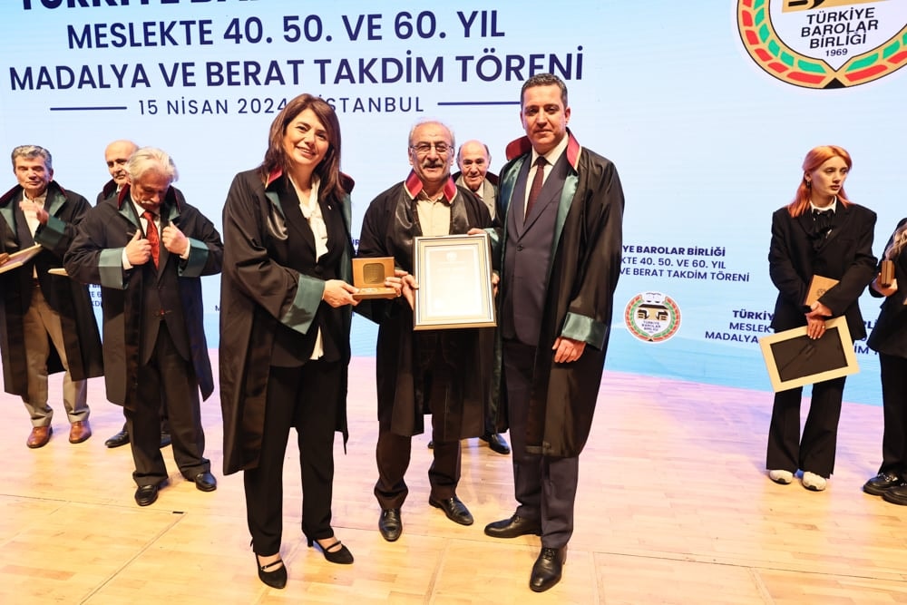 Meslekte 40, 50 ve 60 Yılını Dolduran Meslektaşlarımıza Plaket Verildi - 250