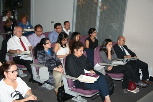 Kadın Hakları Ve Aile İçi Şiddet Konulu Sertifika Programı Devam Ediyor

 - 11