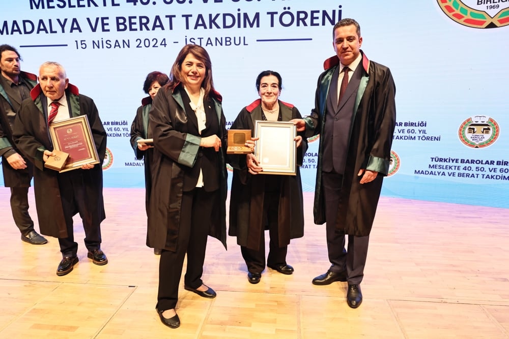 Meslekte 40, 50 ve 60 Yılını Dolduran Meslektaşlarımıza Plaket Verildi - 326