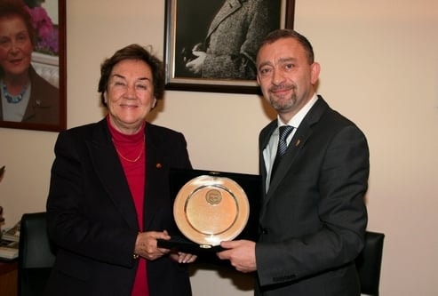 Mahmut Esat Bozkurt Hukuk Ödülü Prof. Dr. Aysel Çelikel’E Verildi
