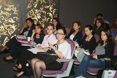 Kadın Hakları Ve Aile İçi Şiddet Konulu Sertifika Programı Devam Ediyor

 - 41