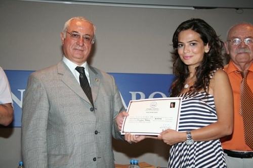 İngilizce Derslerini Tamamlayan
Katılımcılara Belgeleri Verildi - 20