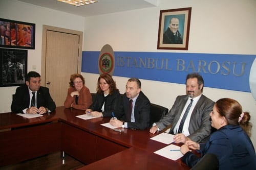 Kamu Avukatlarına Barodan Destek

 - 4