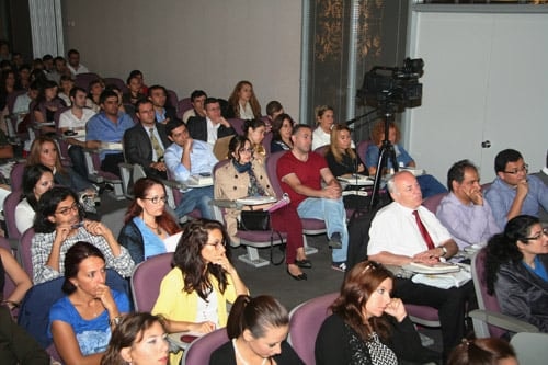 Kadın Hakları Ve Aile İçi Şiddet Konulu Sertifika Programı Devam Ediyor

 - 19