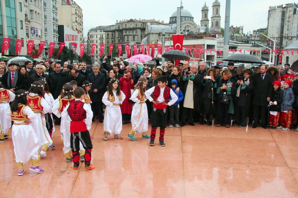 İstanbul Barosu, 23 Nisan Ulusal Egemenlik ve Çocuk Bayramında Taksim Cumhuriyet Anıtındaydı - 29
