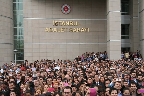 Halka Ve Avukata Yönelik Polis Şiddeti Ve Terörüne Derhal Son Verilmelidir

 - 21