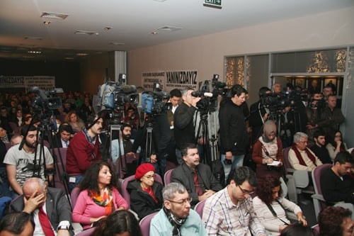 Baroya Karşı Hukuksuzlukların, Sindirme Ve Yıldırma Girişimlerinin Yoğunlaşması Üzerine İstanbul Barosu Yönetim Kurulu Olağanüstü Genel Kurul Kararı Aldı
 - 57