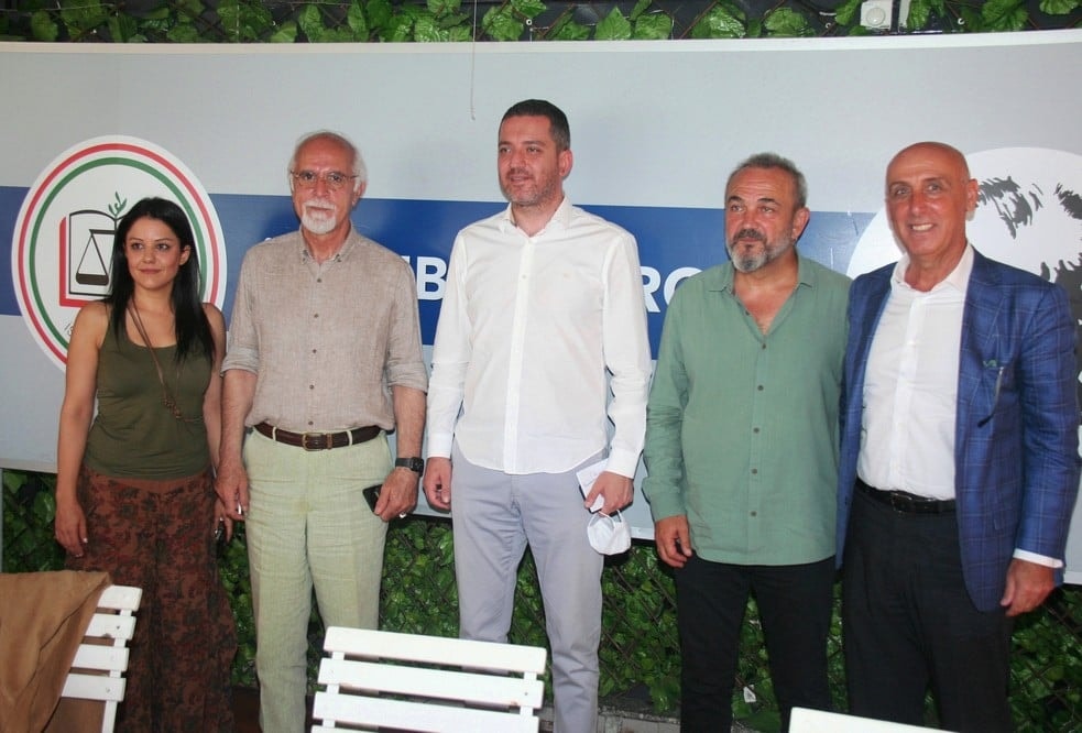 Bir Avukat, Sadece Bir Avukat Değildir - 11