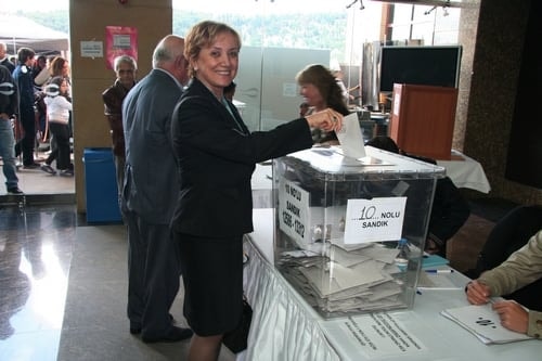 Ümit Kocasakal İstanbul Barosu Başkanlığına Yeniden Seçildi 

 - 270