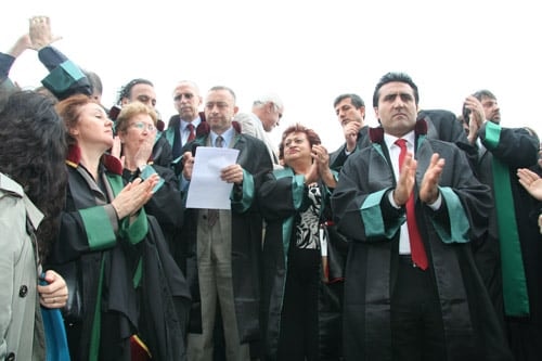 Halka Ve Avukata Yönelik Polis Şiddeti Ve Terörüne Derhal Son Verilmelidir

 - 19