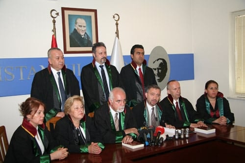 Halka Karşı Şiddet Kabul Edilemez

 - 4