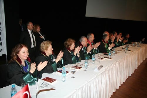 İstanbul Barosu Olağanüstü Genel Kurul Kararı: ‘Başkan Ve Yönetim Kurulu Görevinin Başındadır. İrademize Sahip Çıkıyoruz”

 - 4