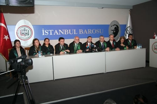 Baroya Karşı Hukuksuzlukların, Sindirme Ve Yıldırma Girişimlerinin Yoğunlaşması Üzerine İstanbul Barosu Yönetim Kurulu Olağanüstü Genel Kurul Kararı Aldı
 - 1