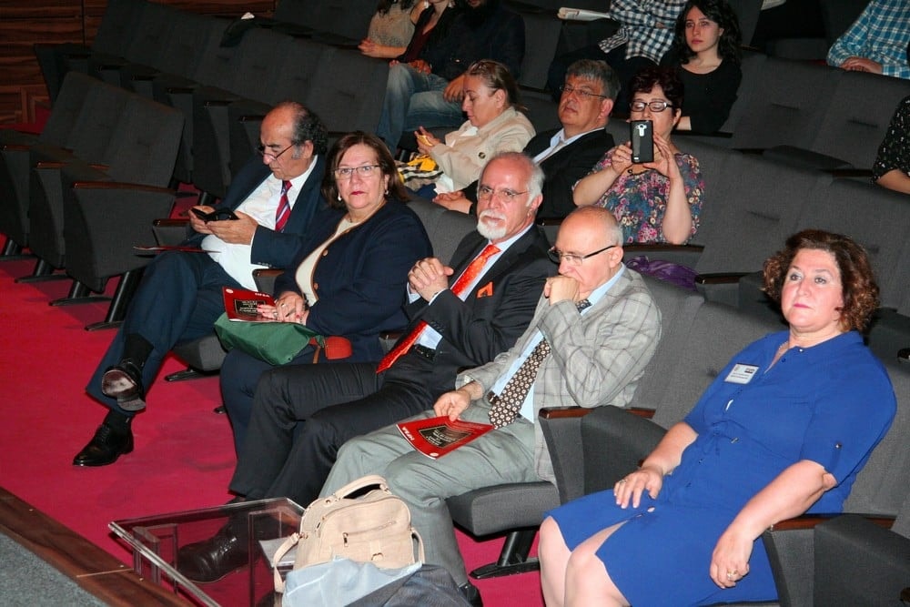 Hukuka Felsefi ve Sosyolojik Bakışlar VIII - 18