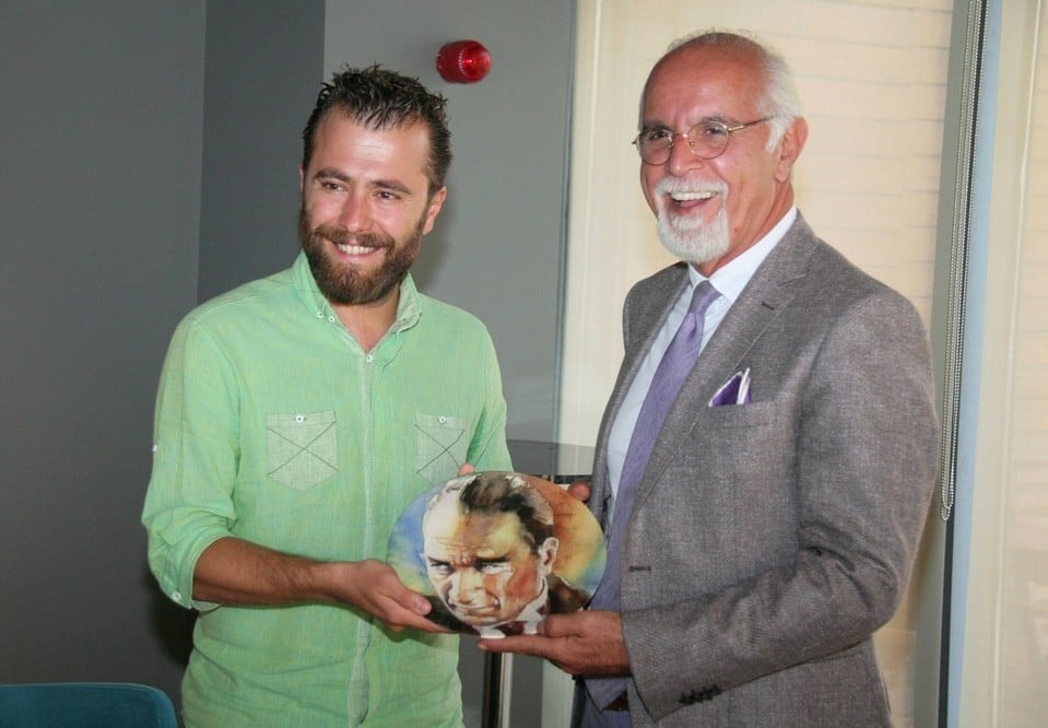 Eskişehir Anadolu Üniversitesi Tiyatro Grubu Başkan Durakoğlu’nu ziyaret etti - 1