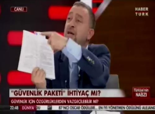 Siyasal İktidar Bir İllüzyon Ustası