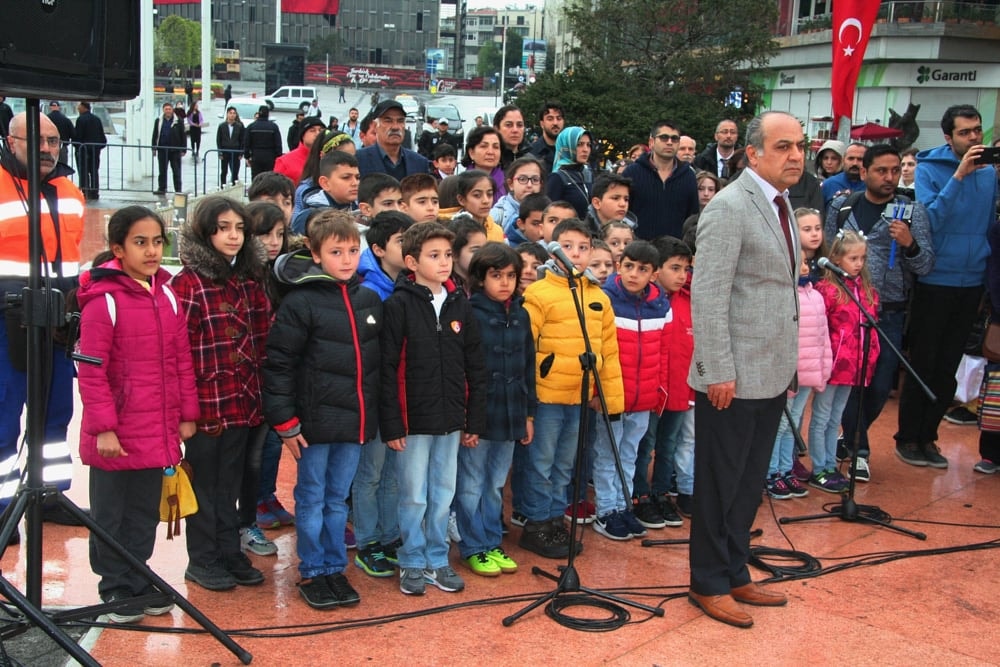İstanbul Barosu, 23 Nisan Ulusal Egemenlik ve Çocuk Bayramında Taksim Cumhuriyet Anıtındaydı - 56