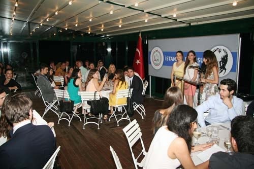 İstanbul Barosu Dış İlişkiler Merkezi İle Avrupa Genç Hukukçular Derneği 10. Hukuk Yaz Okulu Kutlaması Yapıyor
 - 4