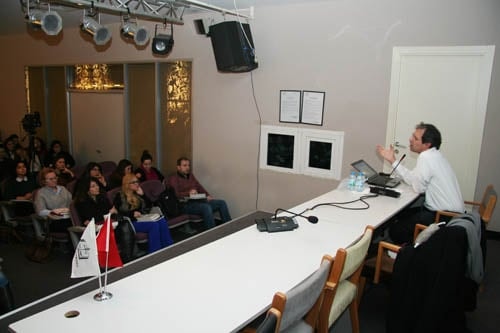 Kadın Hakları Ve Aile İçi Şiddet Semineri Devam Ediyor

 - 62