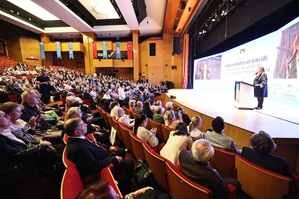 Meslekte 40, 50 ve 60 Yılını Dolduran Meslektaşlarımıza Plaket Verildi - 135