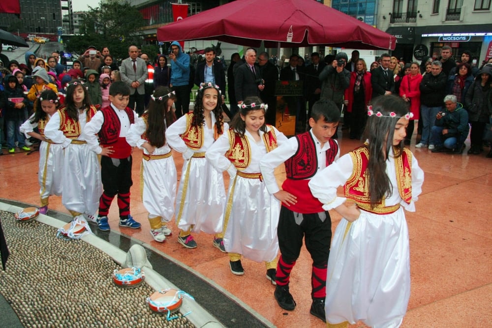İstanbul Barosu, 23 Nisan Ulusal Egemenlik ve Çocuk Bayramında Taksim Cumhuriyet Anıtındaydı - 28