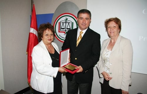 Yargıtay, Tüzel Kişilik Perdesinin 
Aralanması Teorisini Onayladı
 - 22