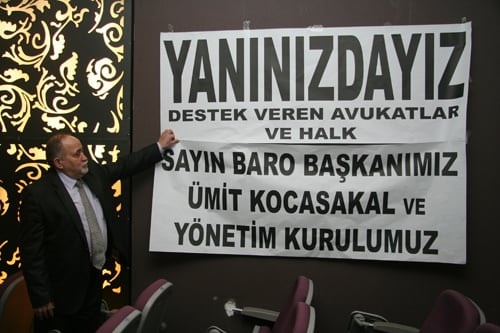 Baroya Karşı Hukuksuzlukların, Sindirme Ve Yıldırma Girişimlerinin Yoğunlaşması Üzerine İstanbul Barosu Yönetim Kurulu Olağanüstü Genel Kurul Kararı Aldı
 - 82
