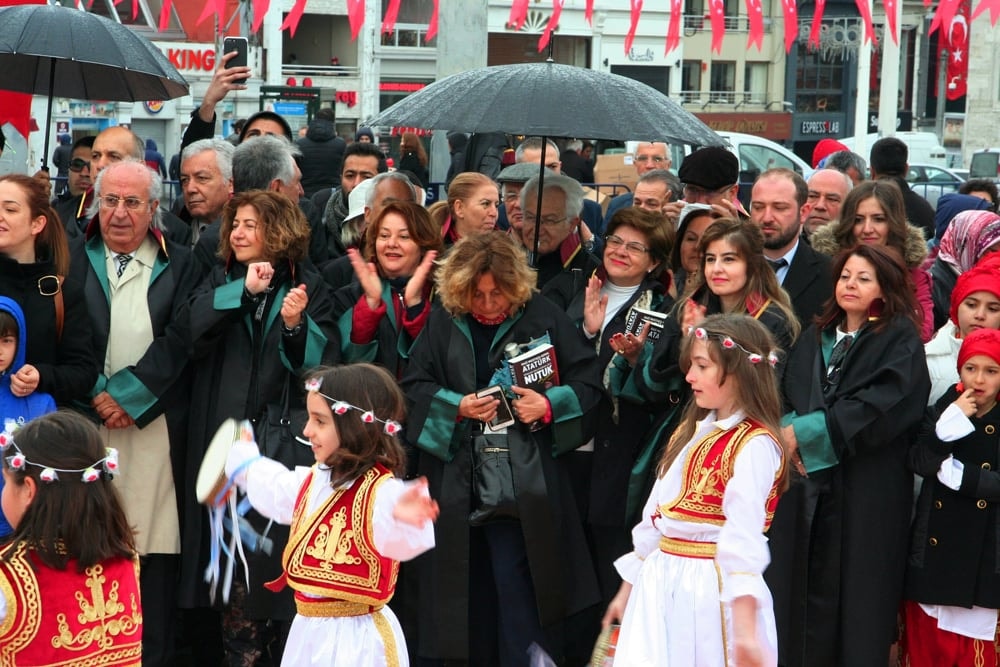 İstanbul Barosu, 23 Nisan Ulusal Egemenlik ve Çocuk Bayramında Taksim Cumhuriyet Anıtındaydı - 47